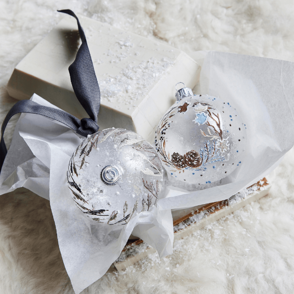 Decoris kerstbal - Met krans en vogel - 8cm
