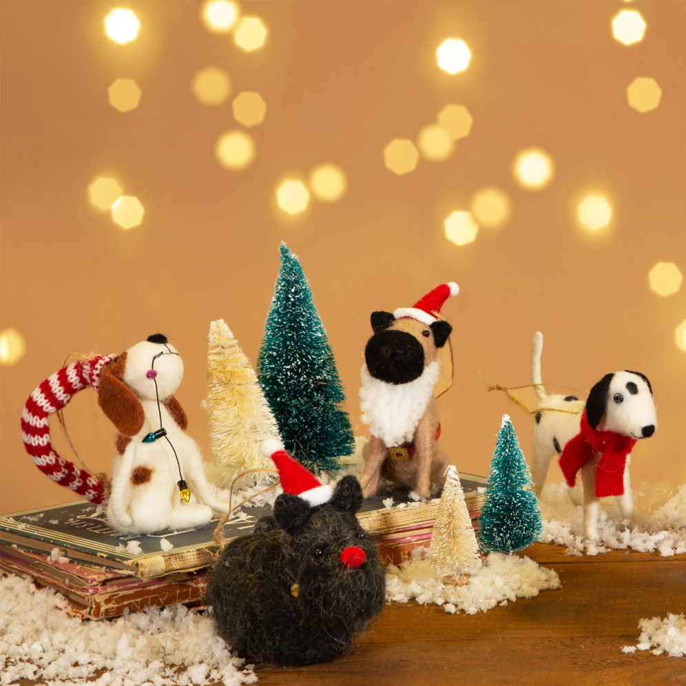 Sass & Belle kerstornament - Hond met kerstlichtjes
